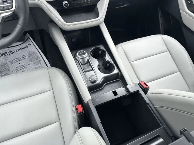 New 2026 Star White Metallic Tri-Coat Ford Active image 24