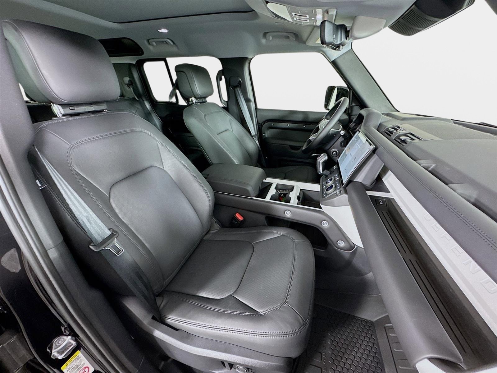 Used 2026 Santorini Black Land Rover X-Dynamic SE image 30
