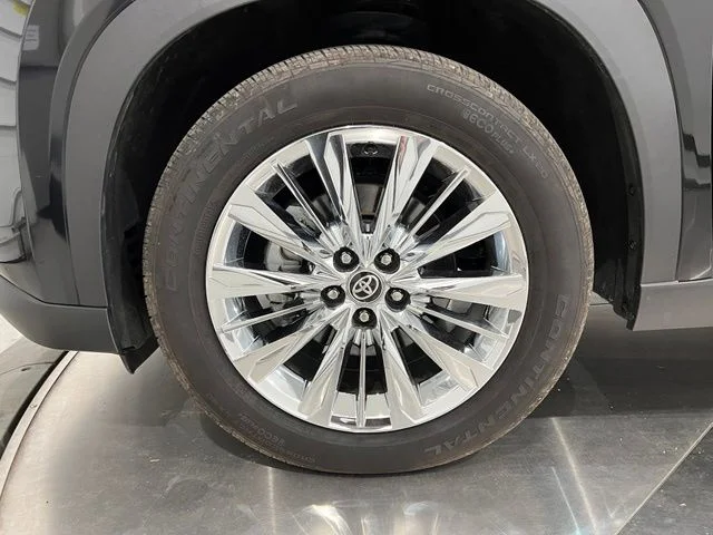Used 2024 Black Toyota Platinum image 24