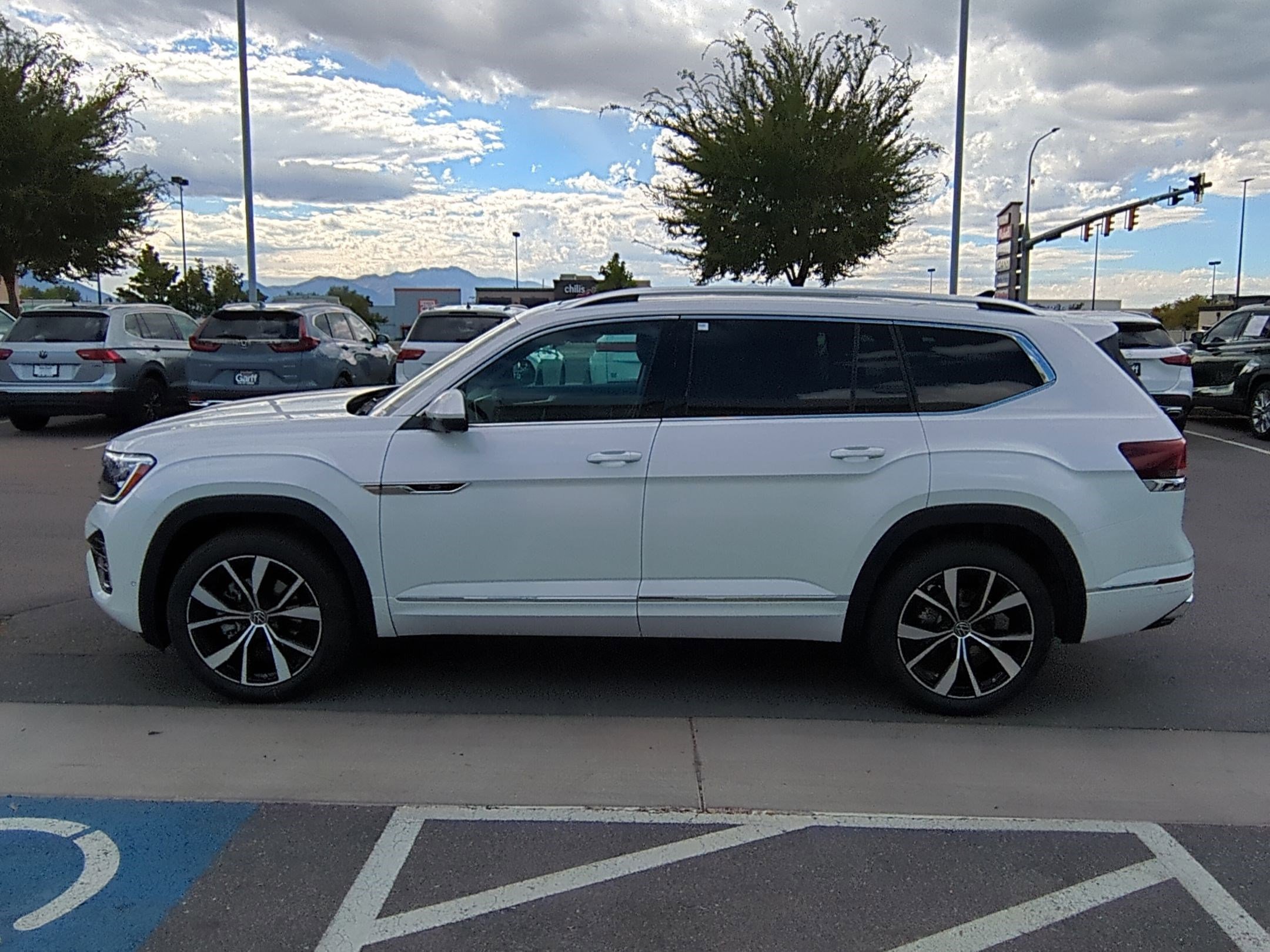 2026 Volkswagen Atlas SEL Premium R-Line - Photo 7