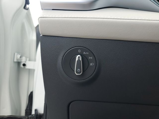 New 2026 White Volkswagen 1.5T SE image 34