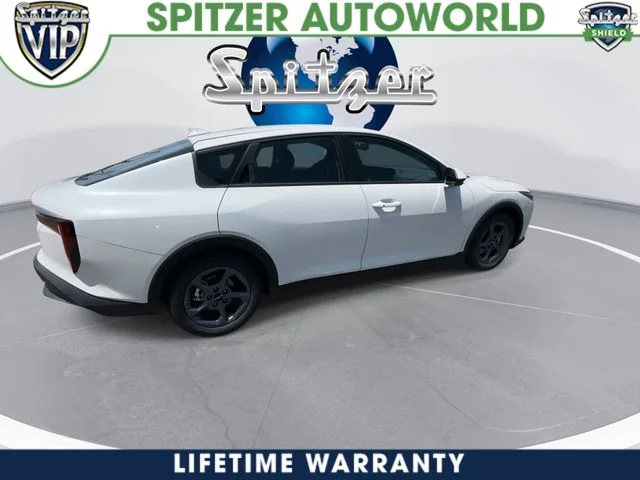 New 2026 Snow White Pearl Kia LXS image 9