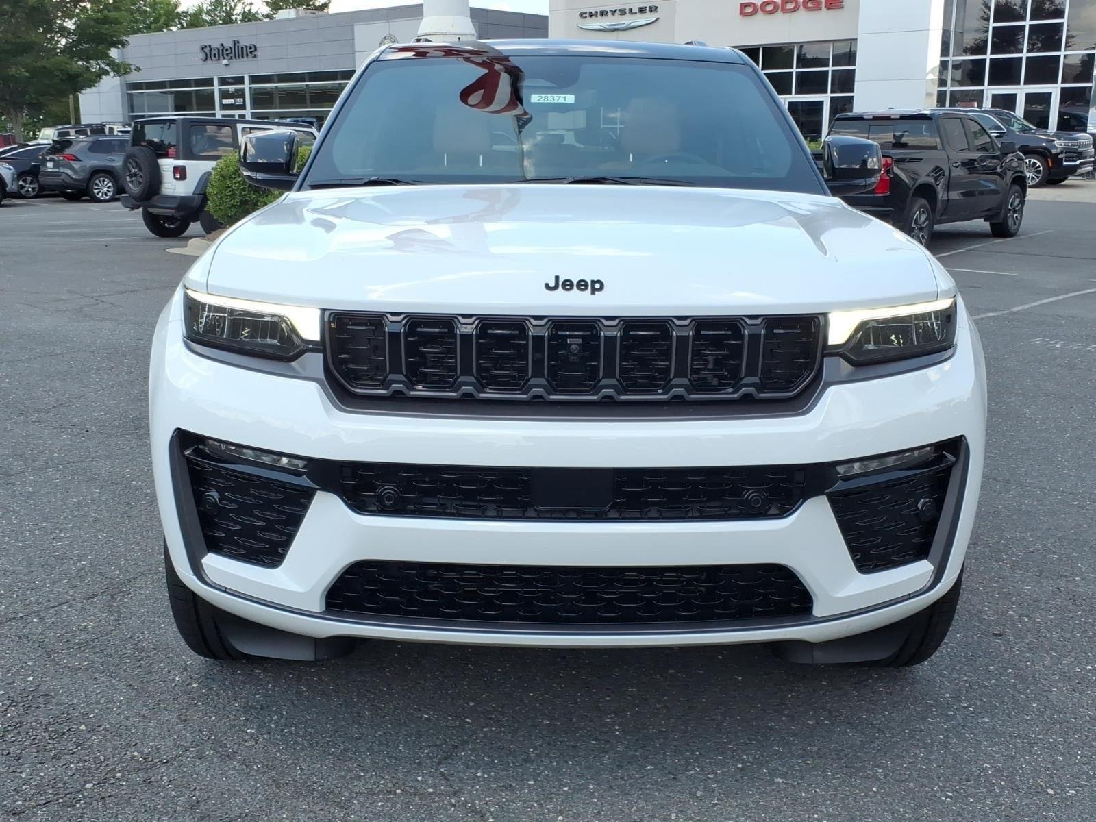 New 2026 Bright White Clear-Coat Exterior Paint Jeep Summit image 14