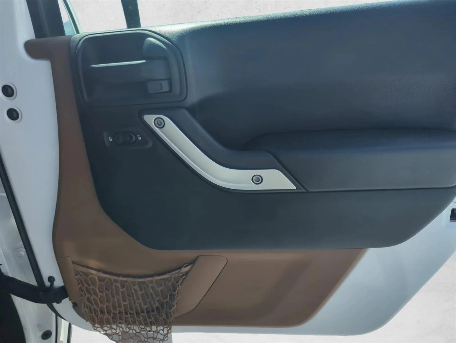 Used 2017 White JEEP  image 22