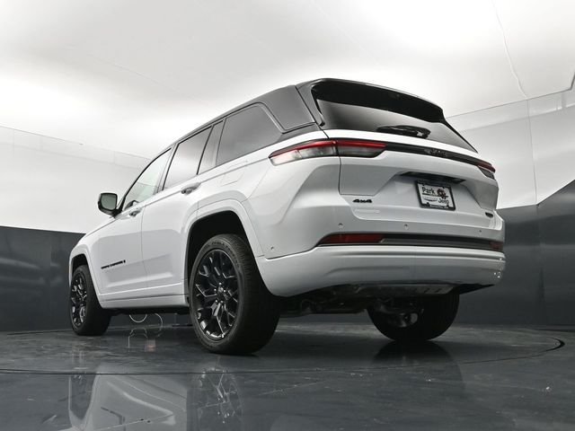 New 2026 Bright White Clear-Coat Exterior Paint Jeep Summit image 22