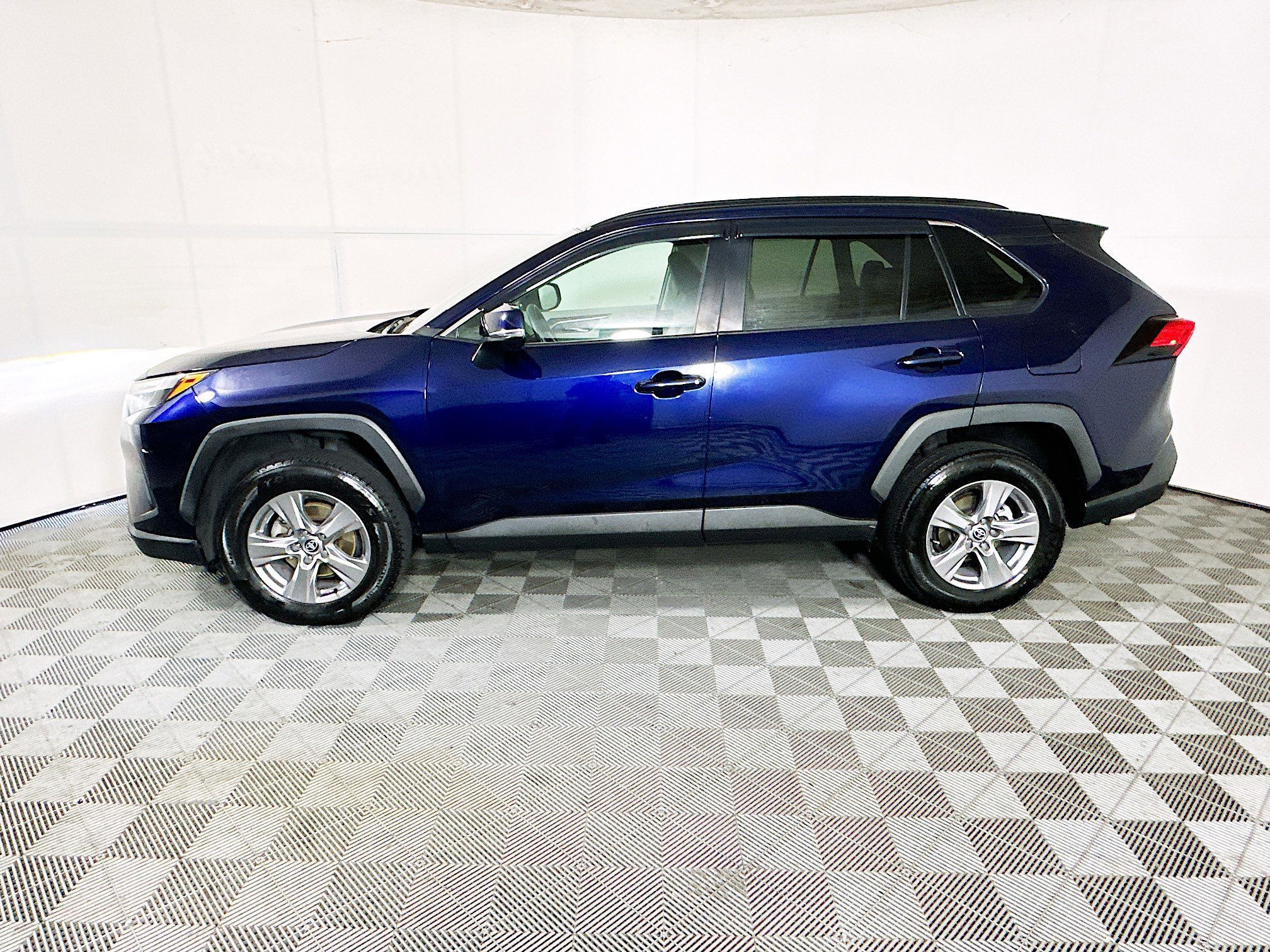 2022 Toyota RAV4 thumbnail 8