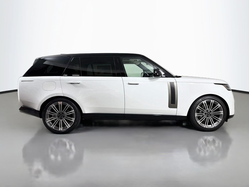 New 2027 Fuji White Land Rover SE image 4
