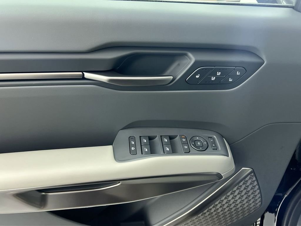 New 2026 Ebony Black Kia Wind AWD image 15