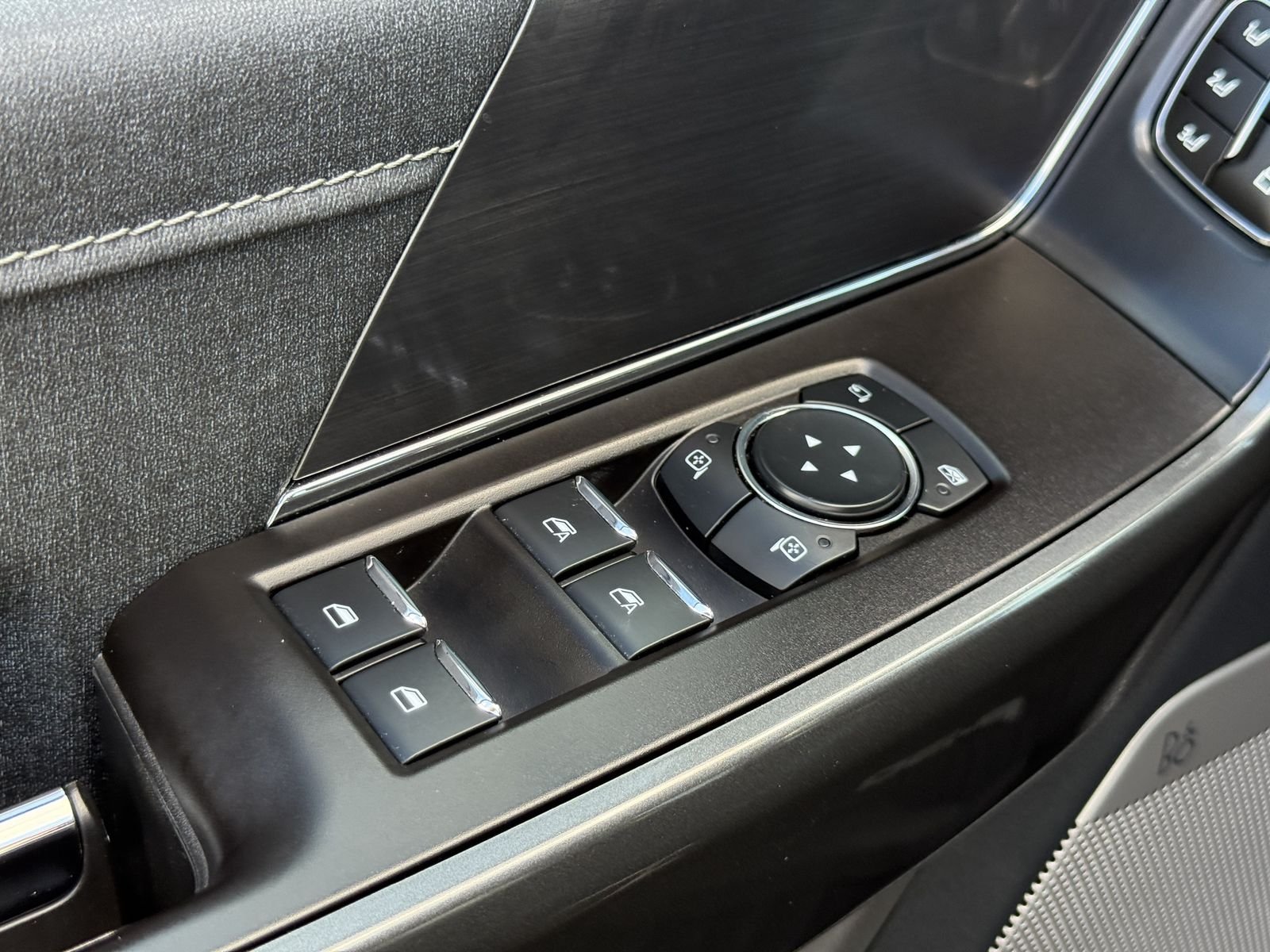 Used 2023 Gray Metallic Ford Lariat image 20