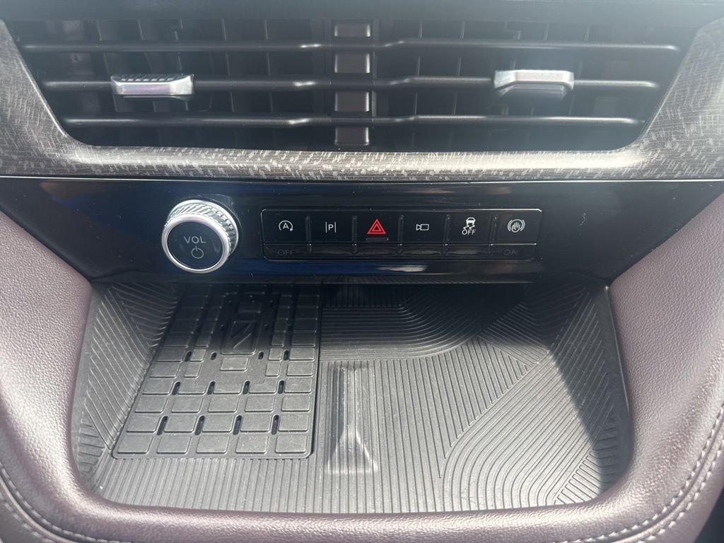 Used 2025 Gray Ford Platinum image 39