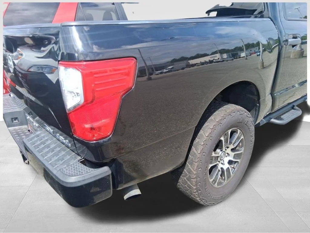 Used 2022 Black Nissan SV image 4