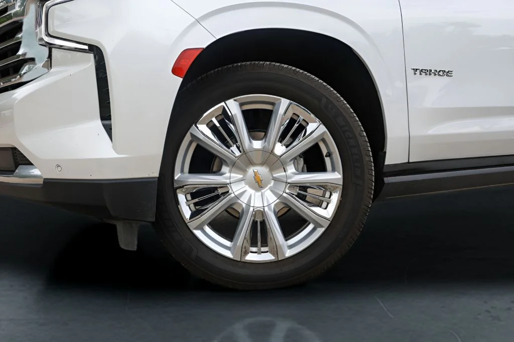 Used 2023 Beige Chevrolet High Country image 4