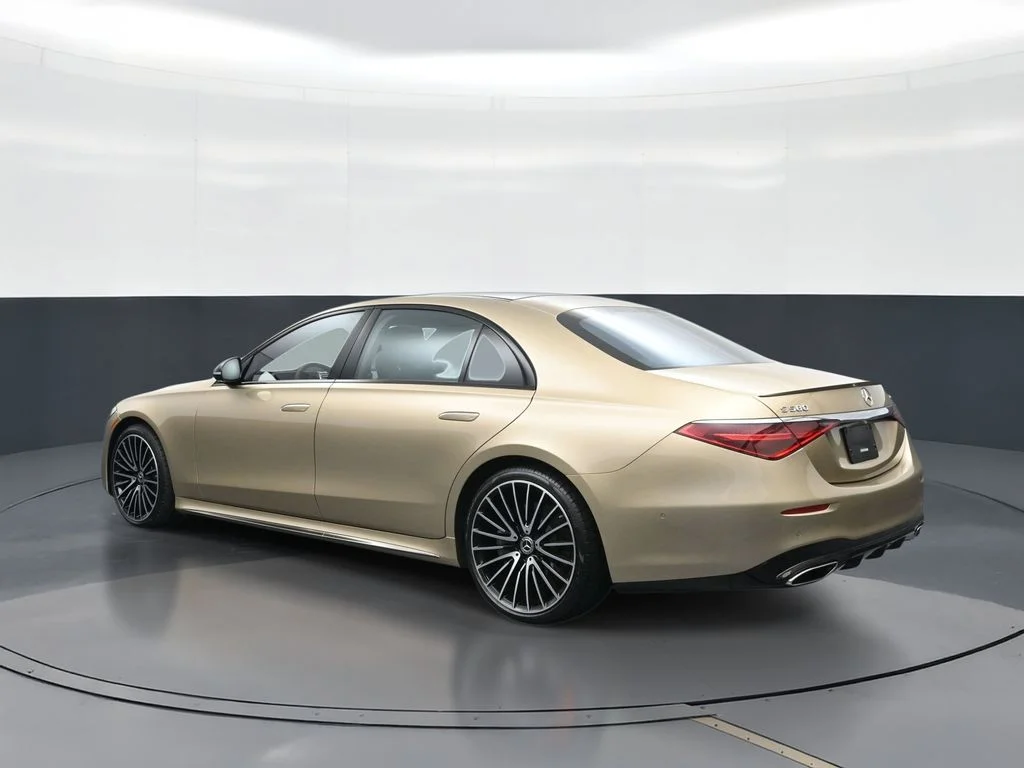 Used 2023 Gold Mercedes-Benz S 580 image 3