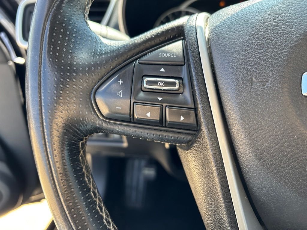 Used 2016 Bordeaux Nissan Platinum image 21