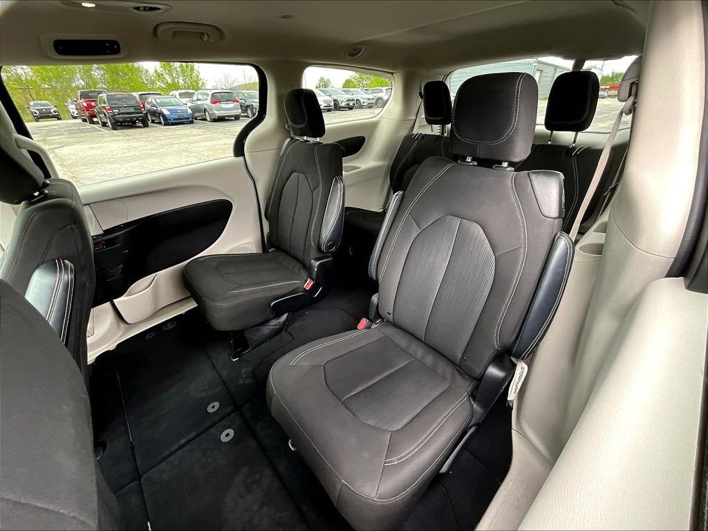 Used 2023 Black Chrysler LX image 24