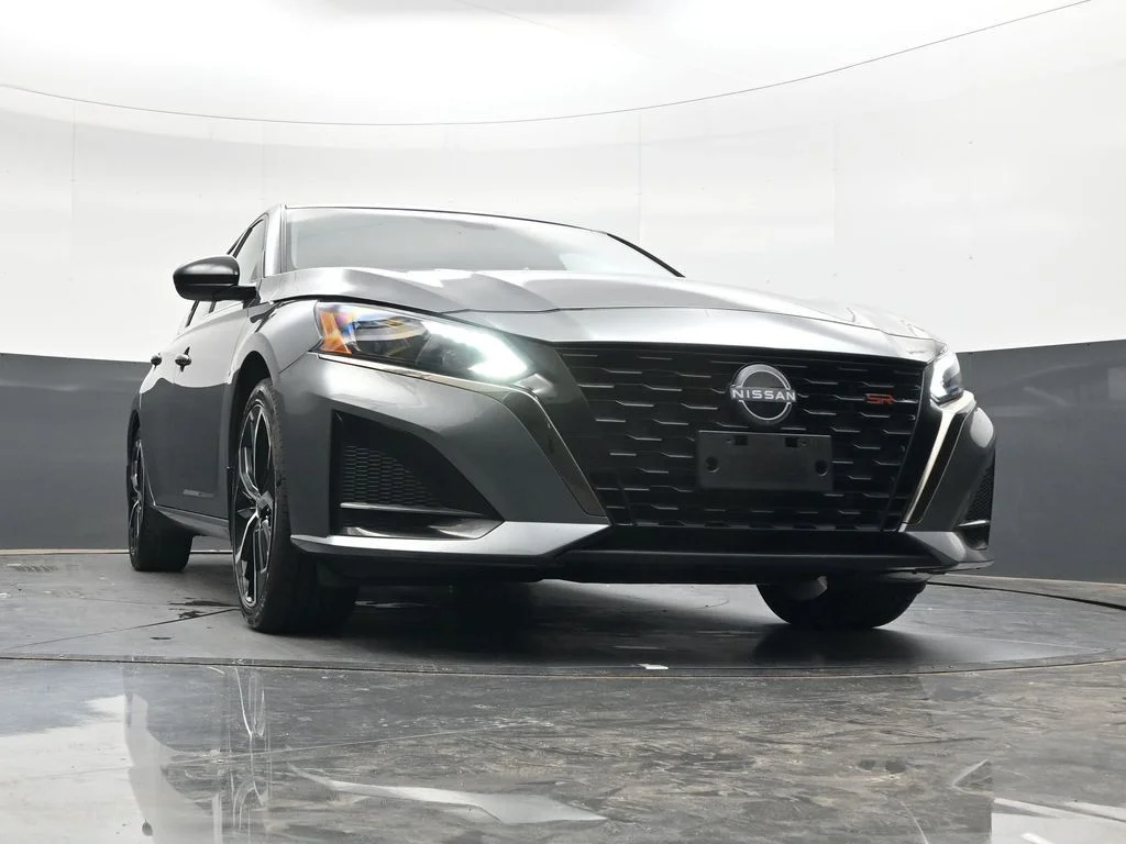 Used 2025 Gray Nissan 2.5 SR image 47
