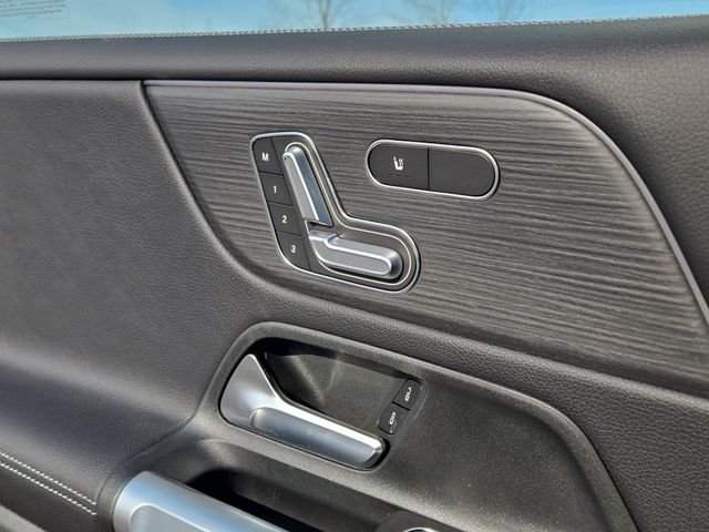 New 2026 Mountain Grey Metallic Mercedes-Benz GLB250 image 21