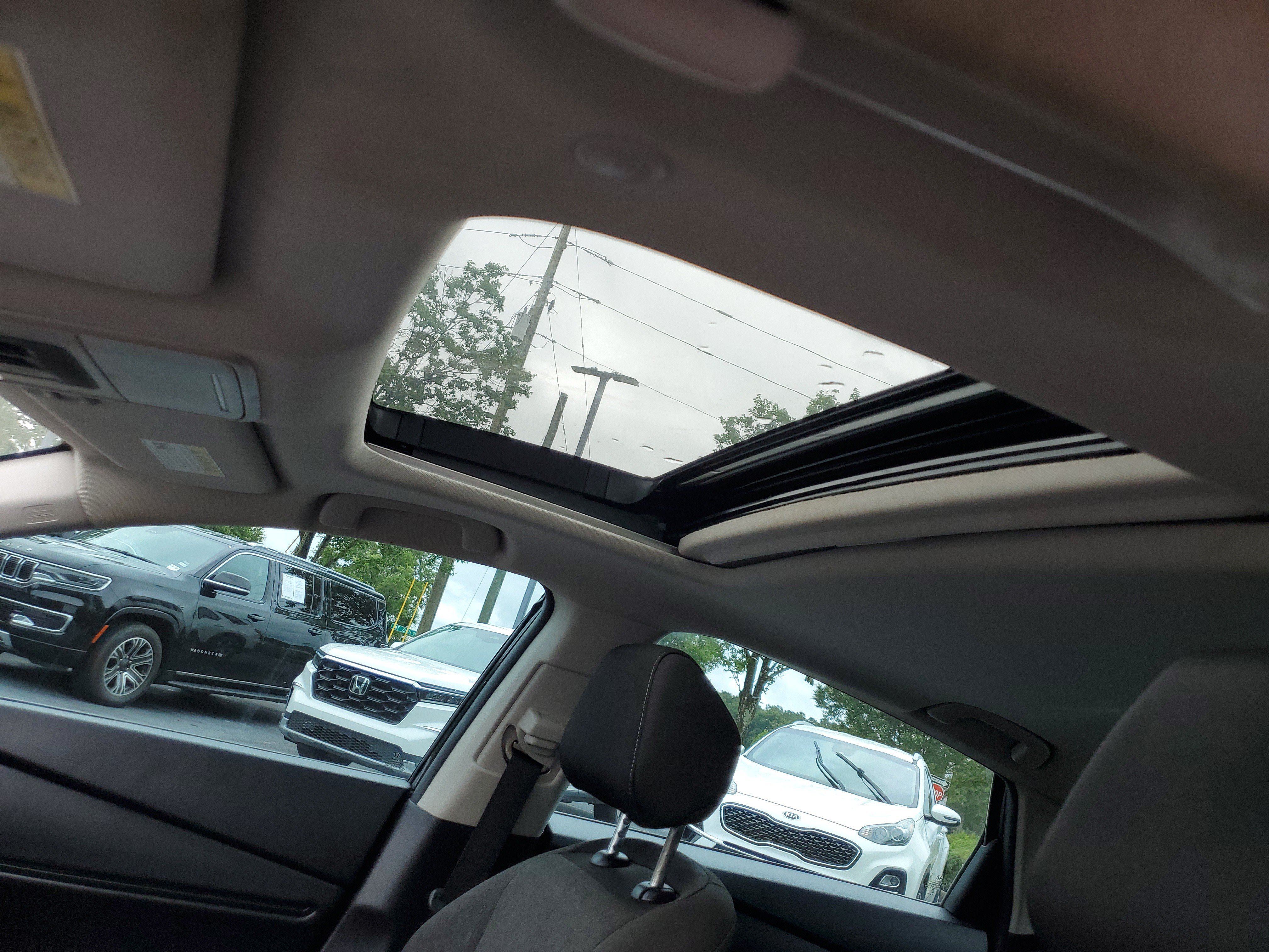 Used 2024  Honda EX image 18