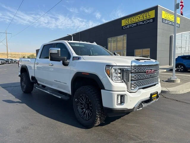 Used 2022 White GMC Denali image 2