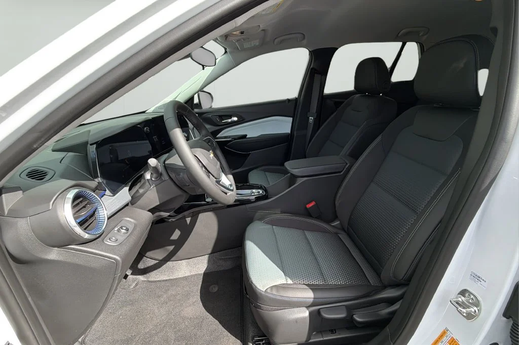New 2026 Summit White Chevrolet LT image 18