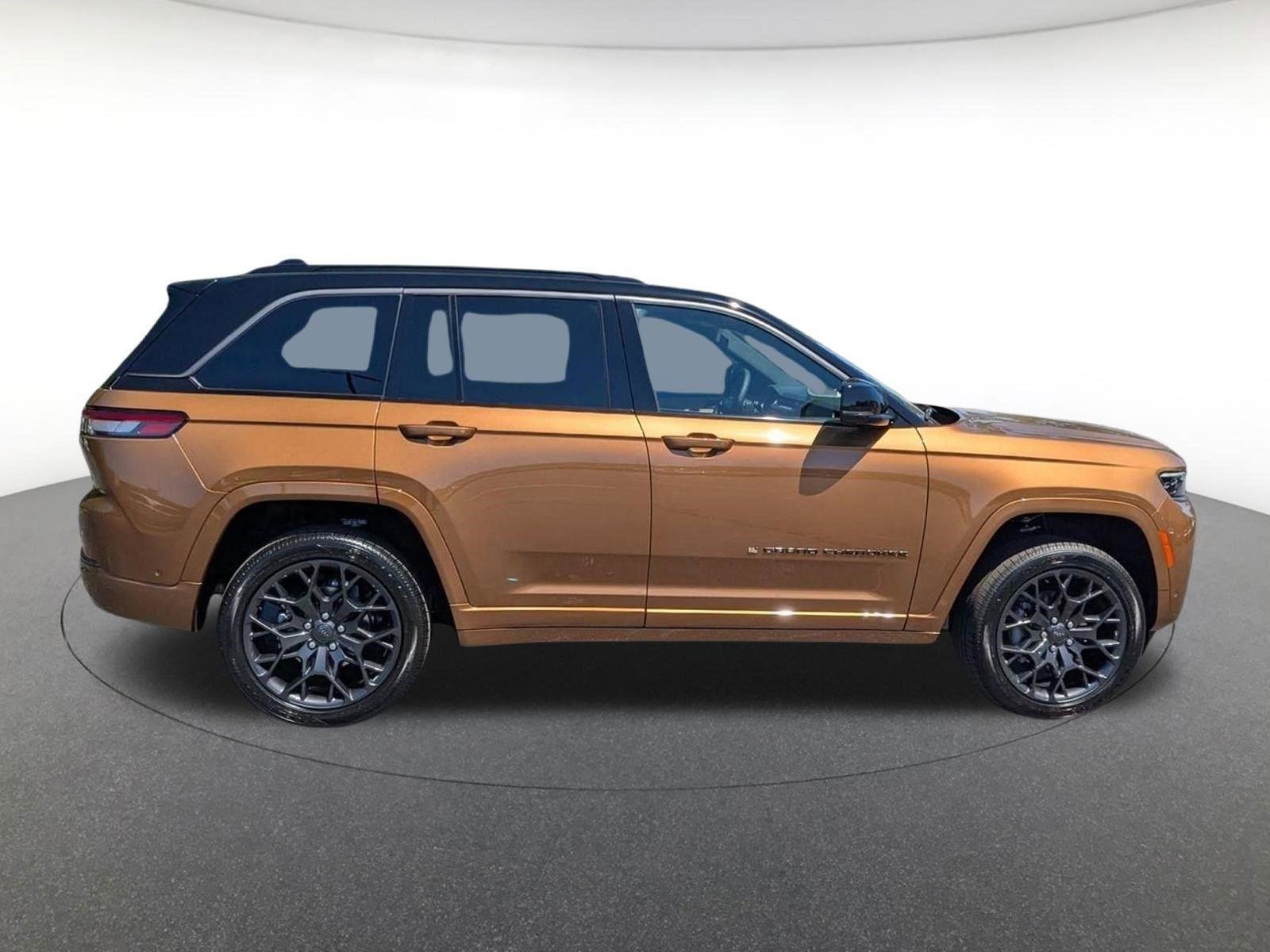 New 2026 Copper Shino Metallic Clear-Coat Exterior Paint Jeep Summit image 3