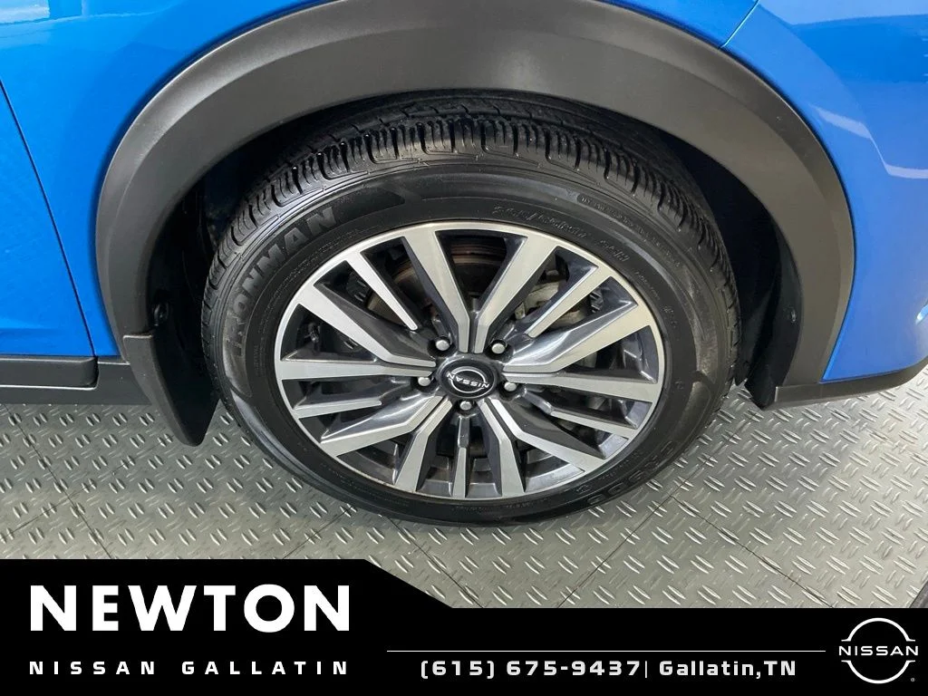 Used 2023 Electric Blue Metallic/Super Black Nissan SV image 41