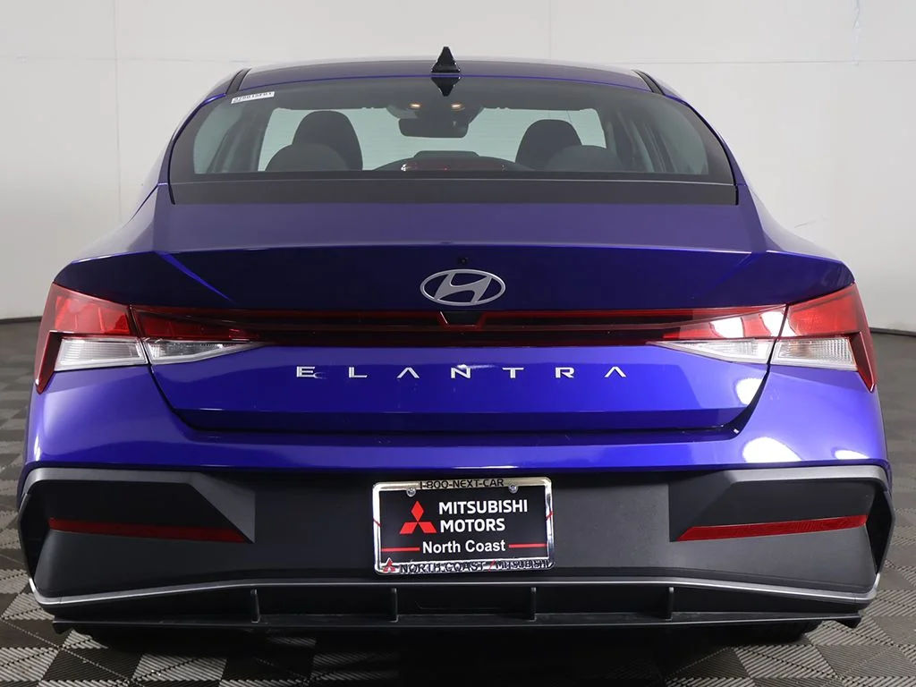 Used 2025 Blue Hyundai SE image 10