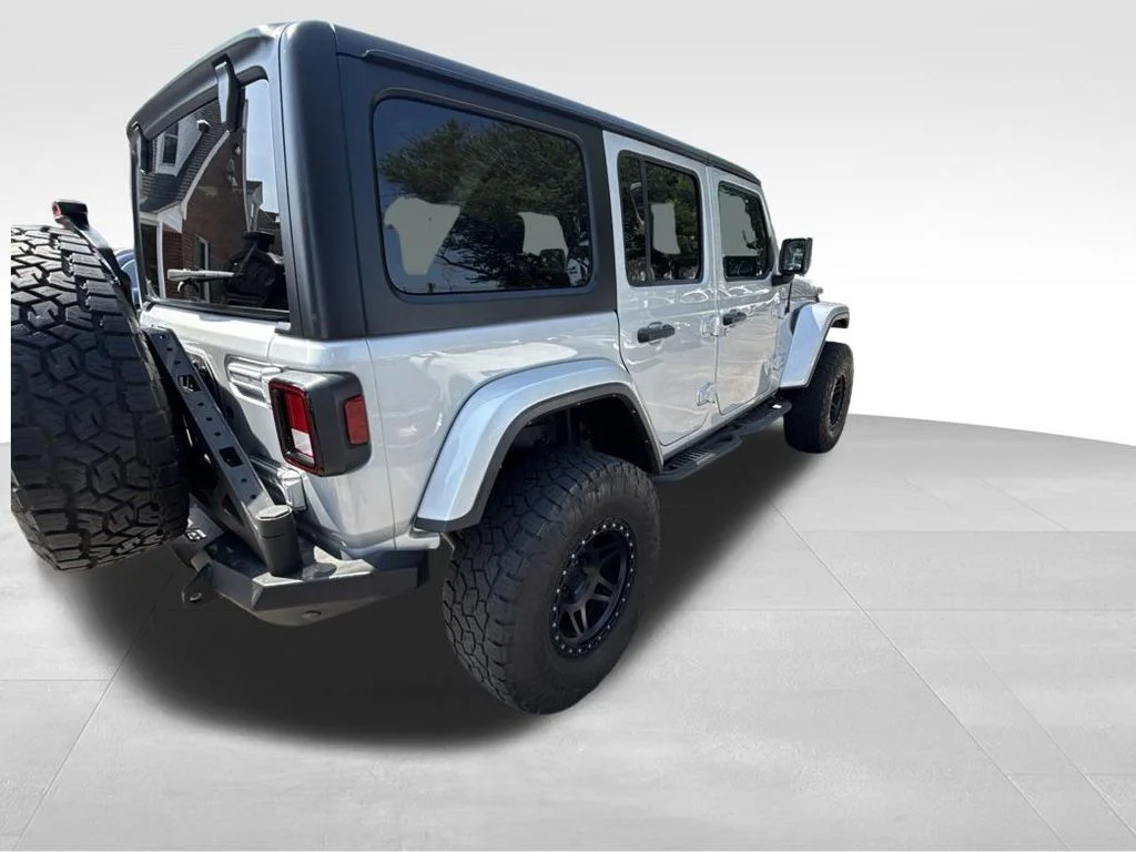 Used 2022 Silver Jeep Unlimited Sahara image 7