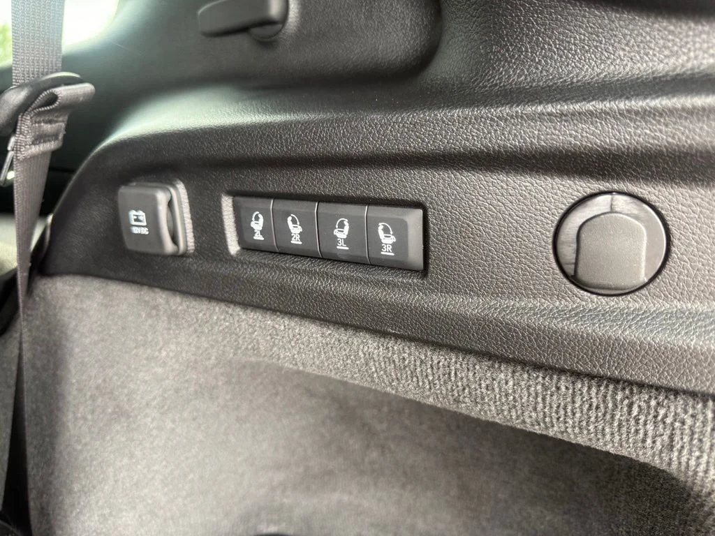 Used 2021 White/off-white Jeep Overland image 47