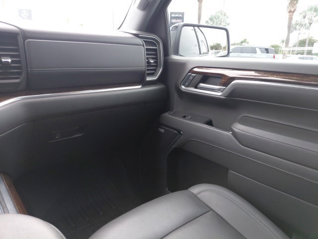 Used 2024 Summit White GMC Elevation image 16