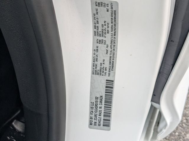 Used 2025 Bright White Clearcoat Chrysler Limited image 28