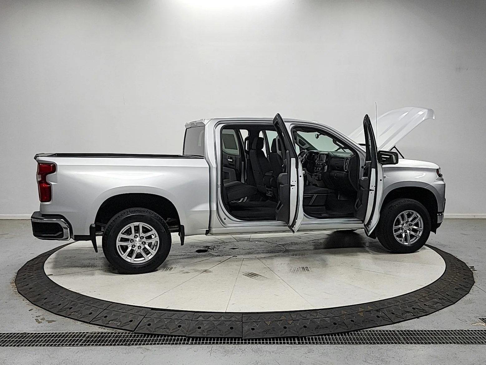 Used 2019 Silver Chevrolet LT image 16