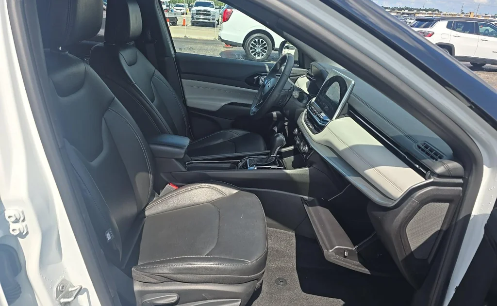 Certified Used 2025 White Jeep Limited image 7