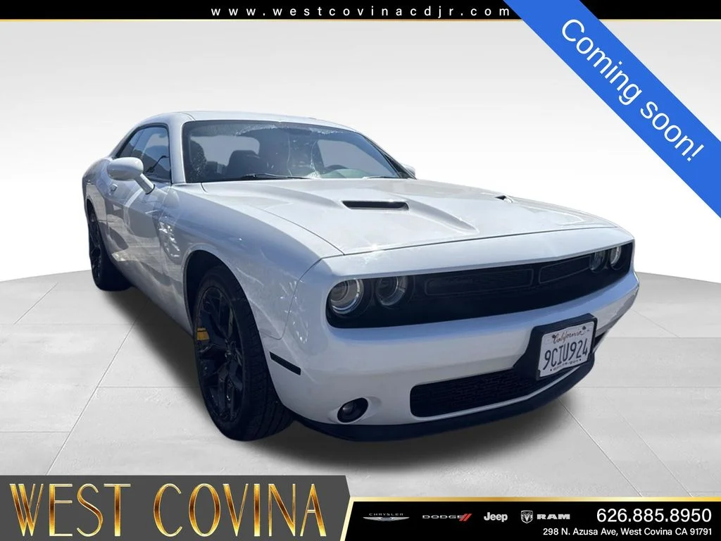 Used 2022 White Dodge SXT image 3