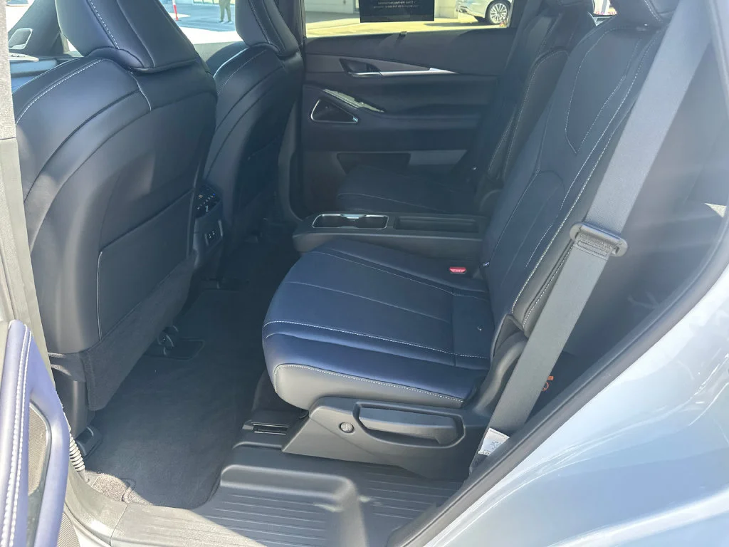 Certified Used 2026 White INFINITI SPORT image 17