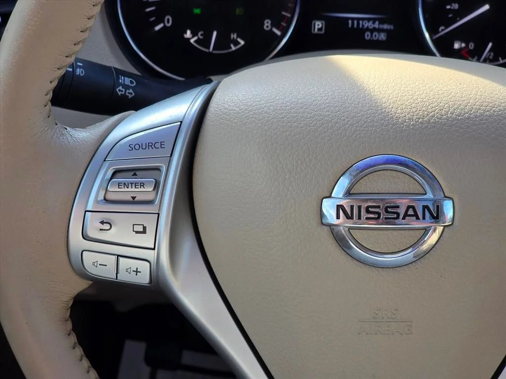 Used 2015 Red Nissan SL image 16
