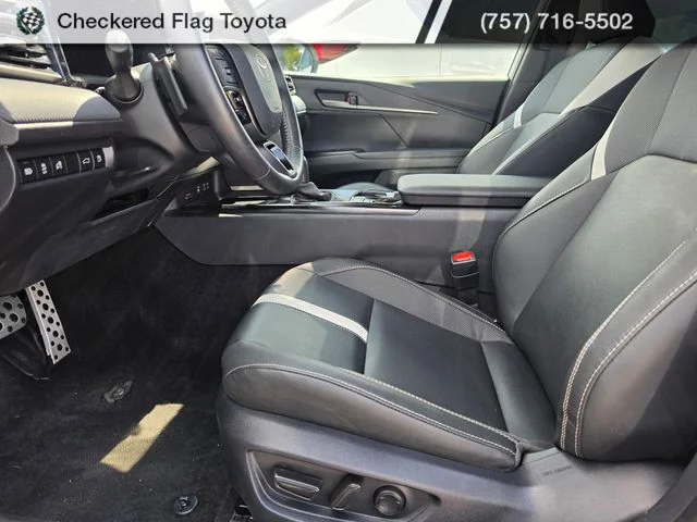 Used 2026 Ice Cap Toyota SE image 8