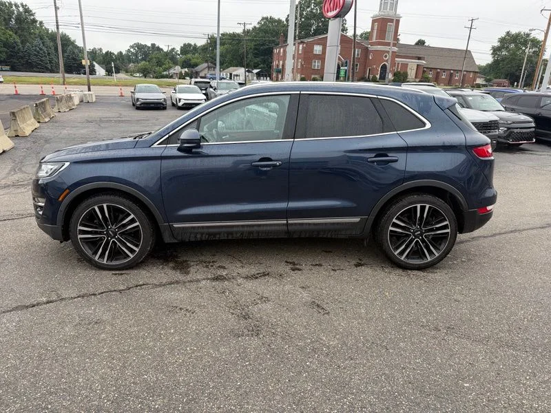 Used 2017 Black Lincoln Reserve image 5