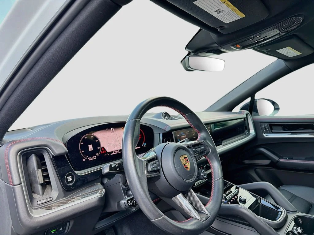 Used 2024  Porsche Base image 8