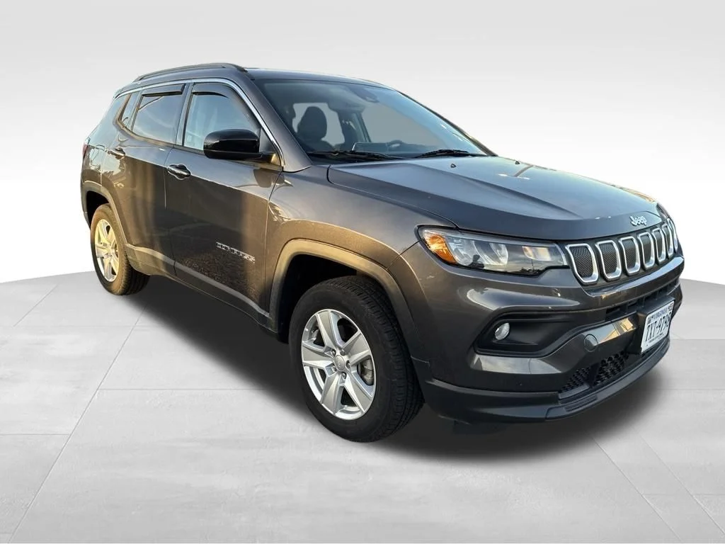 Used 2022 Gray Jeep Latitude image 8