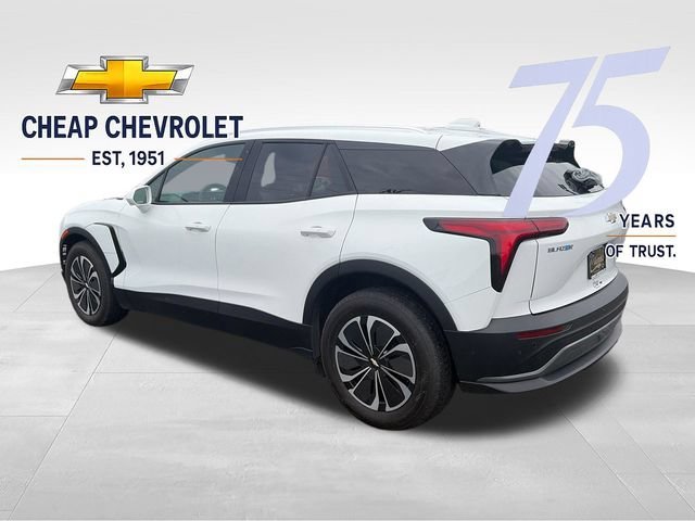 Used 2024 Summit White Chevrolet LT image 3