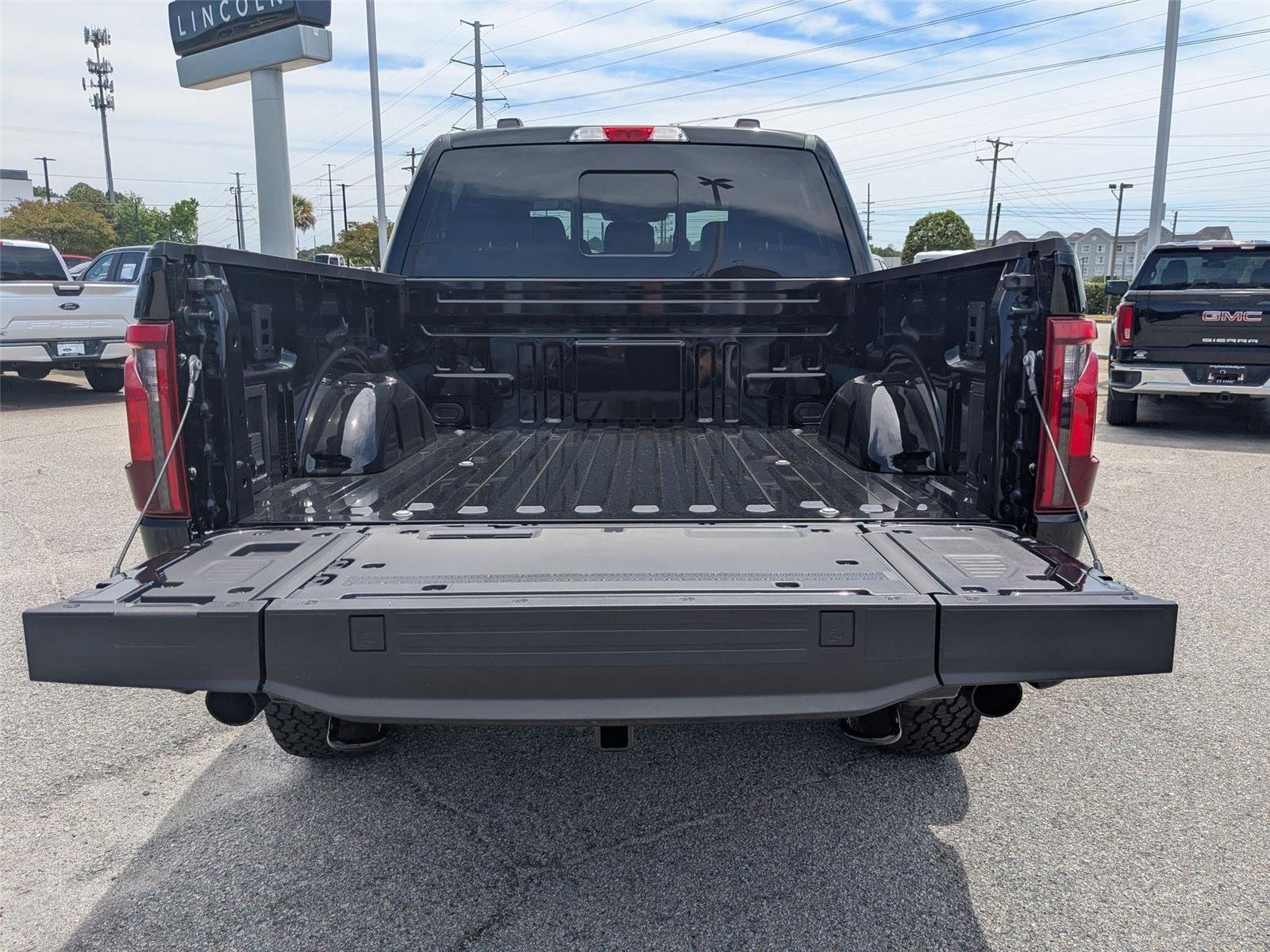 New 2026 Agate Black Metallic Ford Tremor® image 28