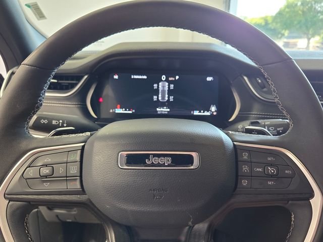 Used 2025 Red Jeep Altitude image 24