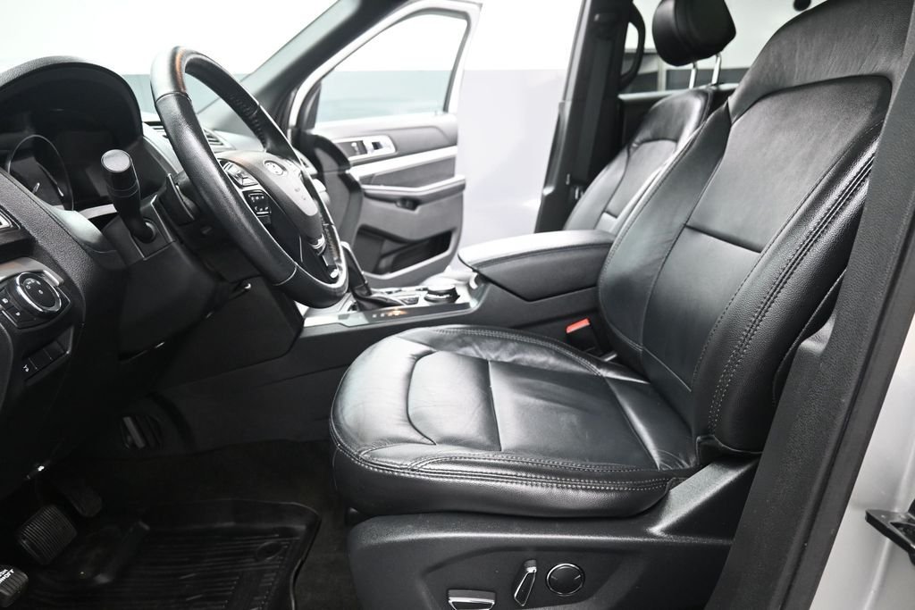 Used 2017 Ingot Silver Ford XLT image 10