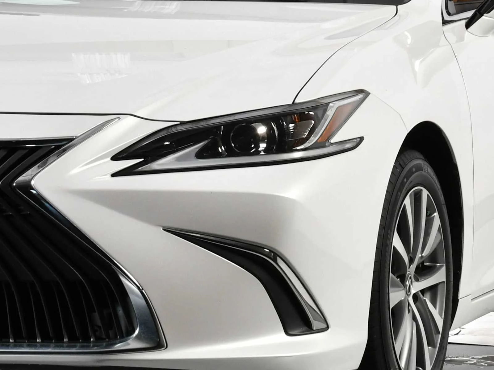 Used 2021 Eminent White Pearl Lexus  image 11