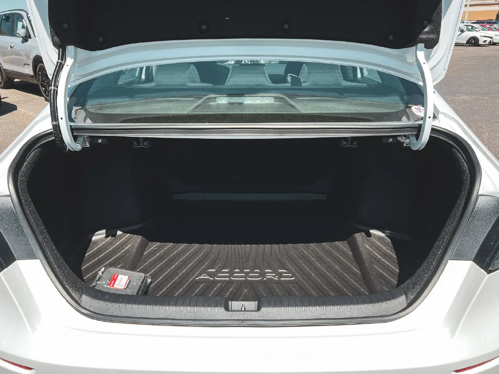 New 2026 Platinum White Pearl Honda SE image 6