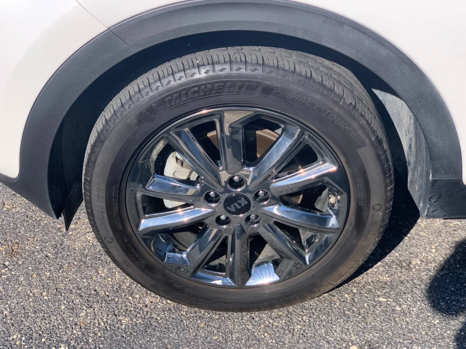 Used 2022 White Kia Nightfall Edition image 31