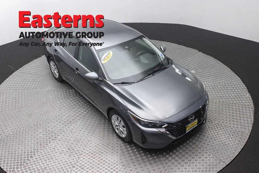 Used 2024 Gray Nissan S image 3
