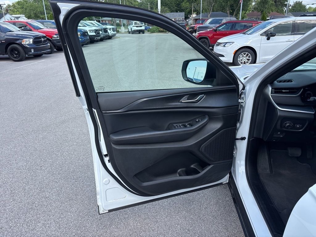 Used 2025 White Jeep Laredo X image 22
