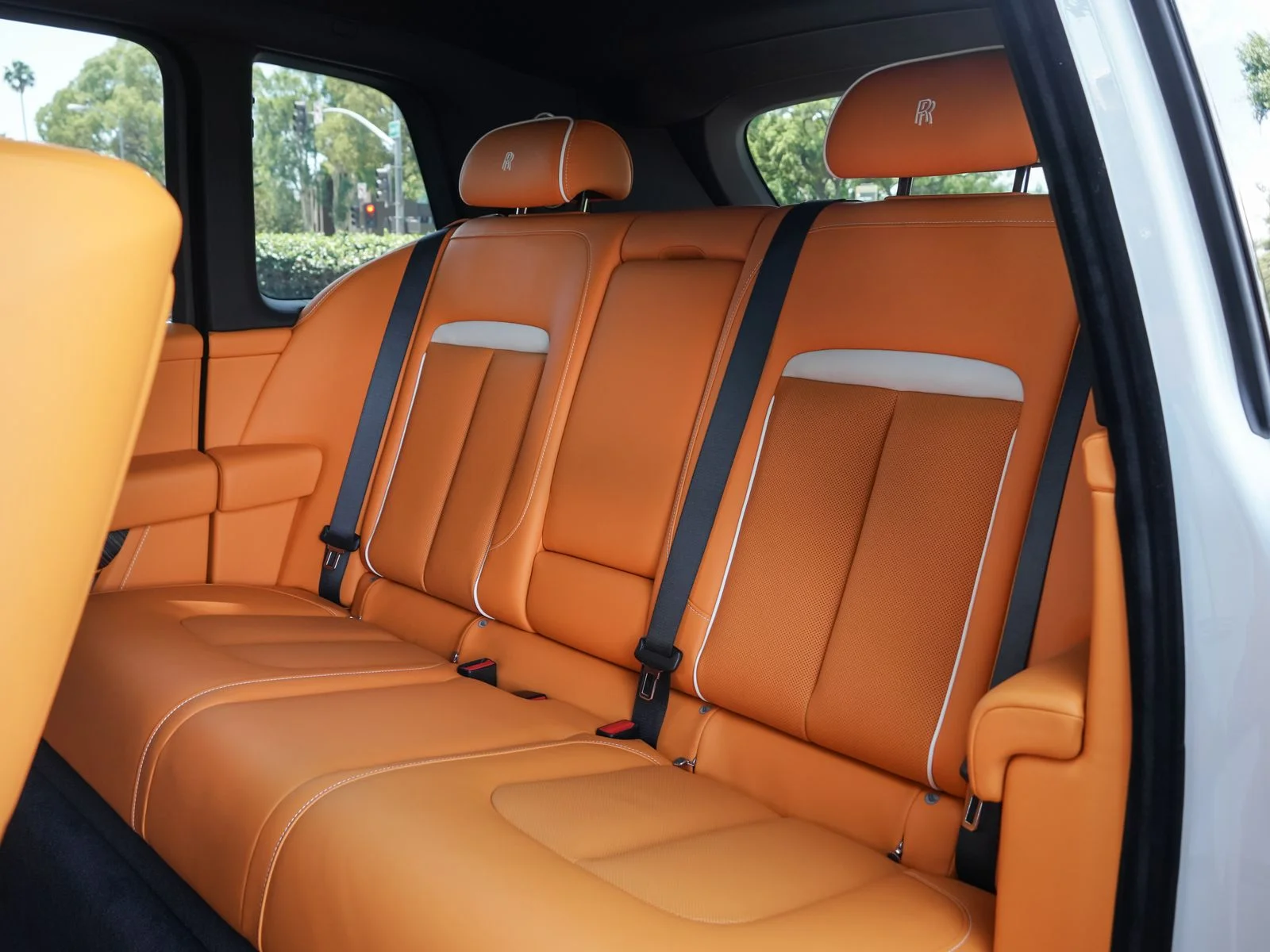 New 2026 Arctic White Rolls-Royce  image 24